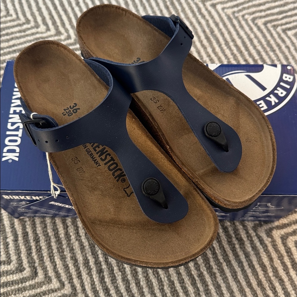 Birkenstock Gizeh Sandals - Picture 2 of 6